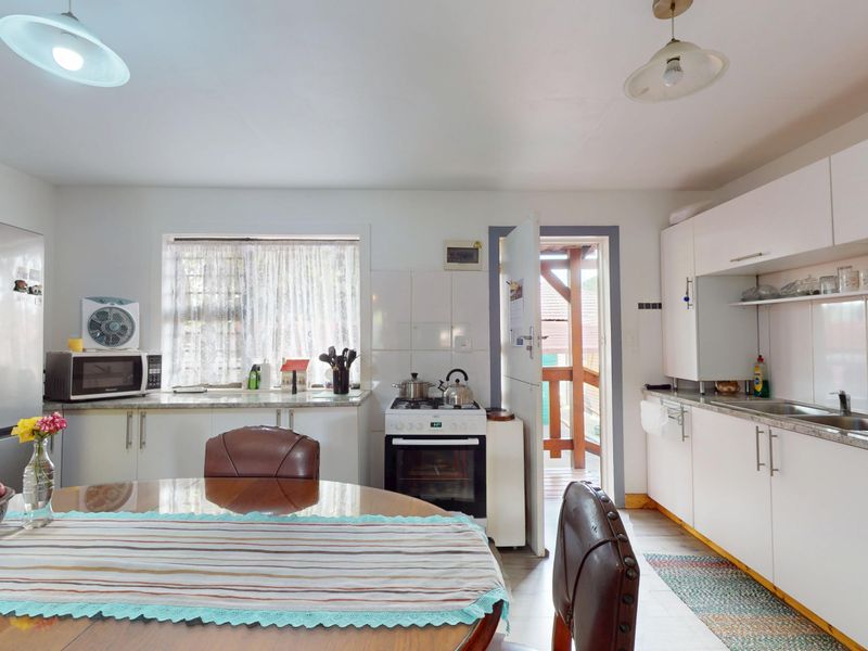 Modern Dual-Living Gem with Income-Generating Flatlet in Primrose! - Photo 4