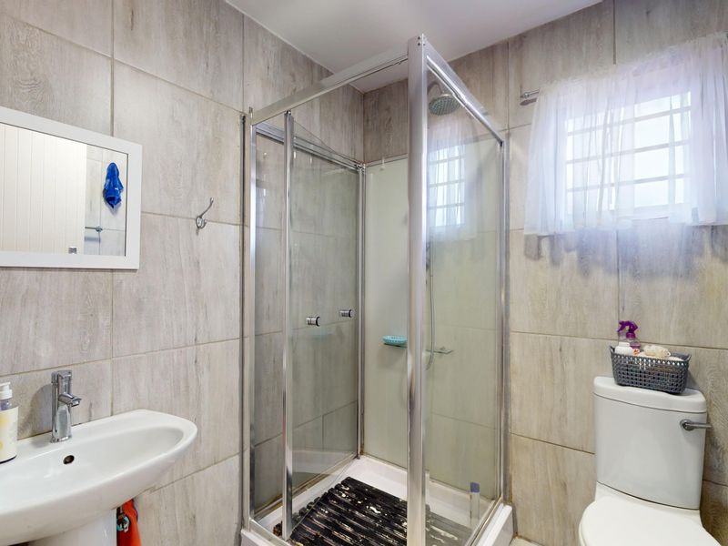 Modern Dual-Living Gem with Income-Generating Flatlet in Primrose! - Photo 10