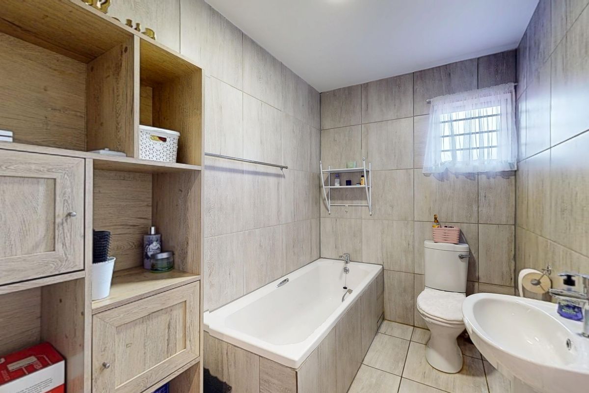Modern Dual-Living Gem with Income-Generating Flatlet in Primrose! - Photo 5