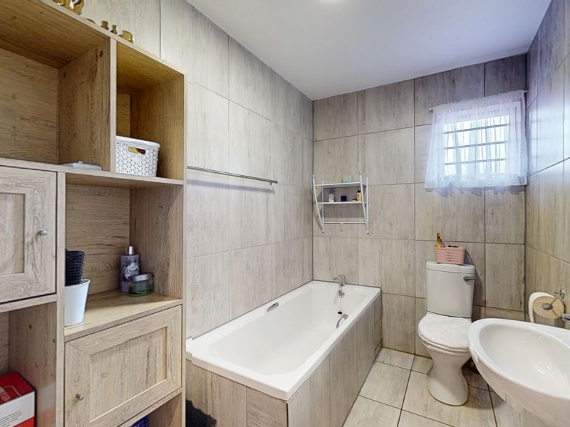 Modern Dual-Living Gem with Income-Generating Flatlet in Primrose! - Photo 5
