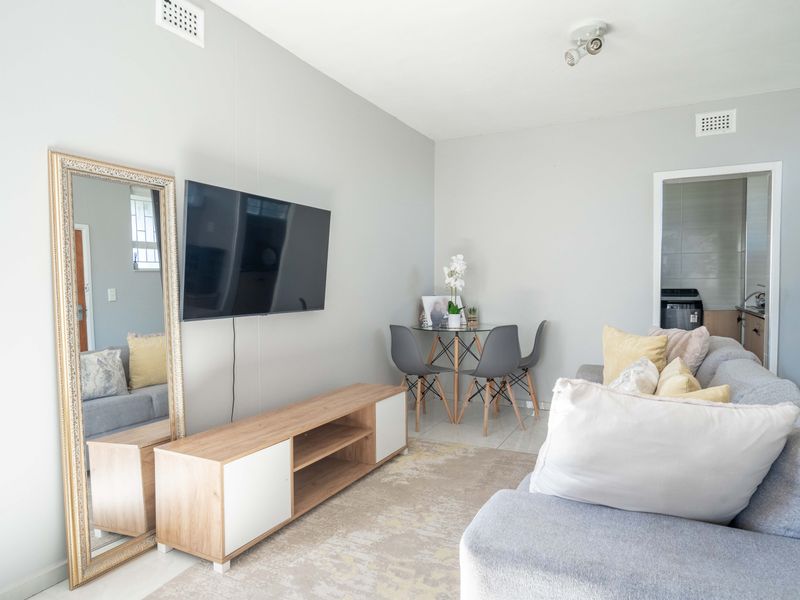 Charming 1.5 Bedroom Apartment in Prime Amanzimtoti Location - Photo 3