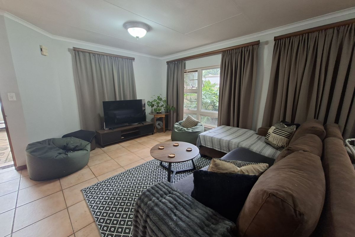 Full Title Home in small secure private complex - Photo 5