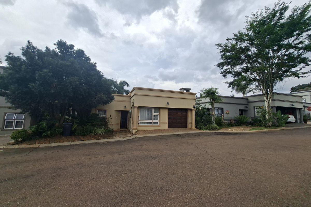 Full Title Home in small secure private complex - Photo 2