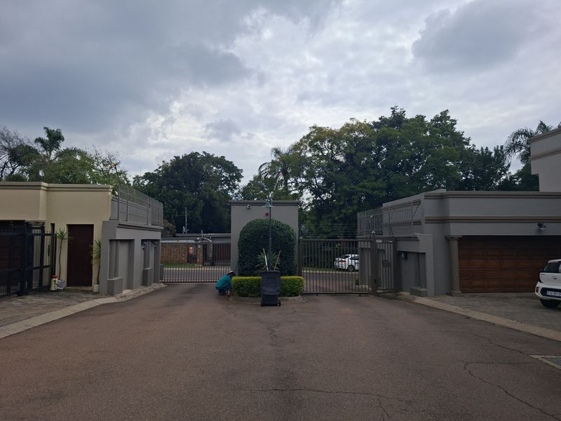 FT Small secure private complex PRICE REDUCED - Photo 1