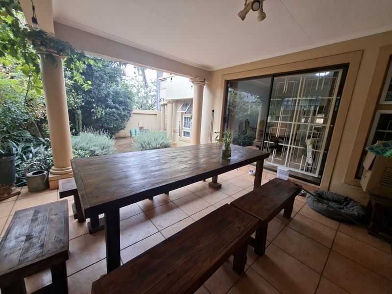 Full Title Home in small secure private complex - Photo 7