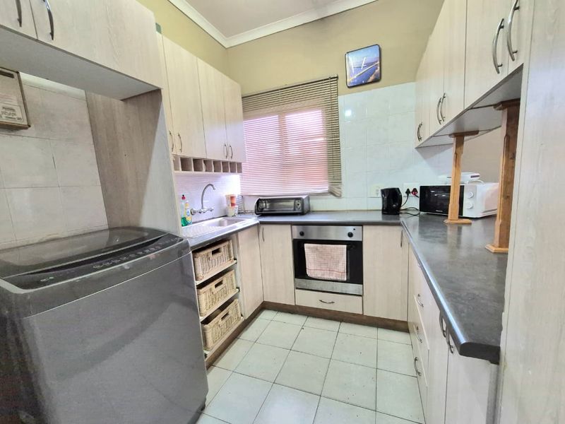 2 bedroom flat - Photo 3