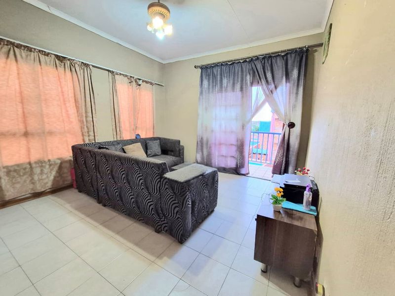 2 bedroom flat - Photo 4