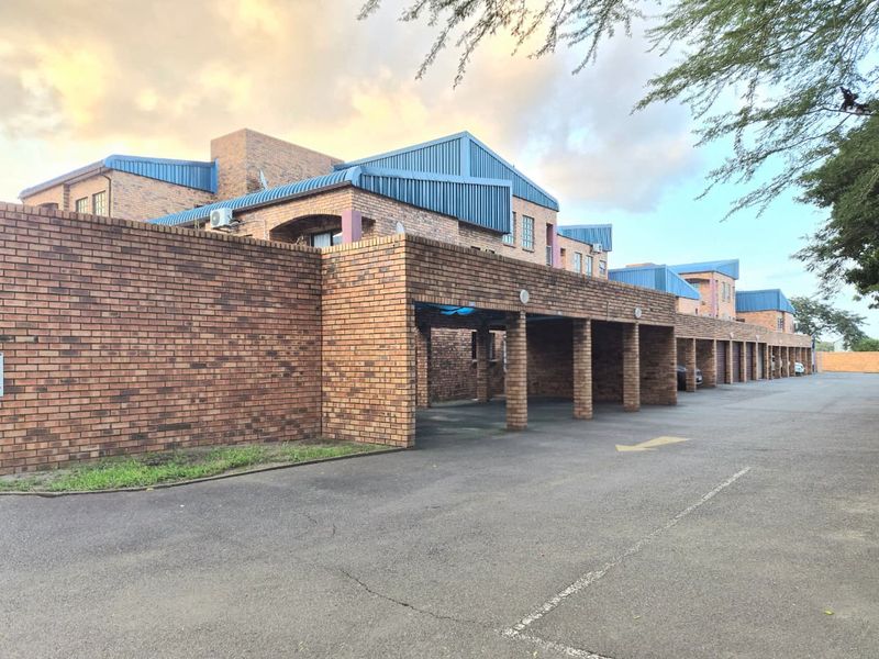 2 bedroom flat - Photo 2