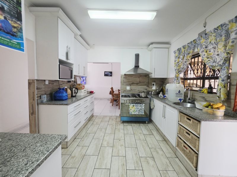 Stunning Face Brick Home with Modern Comforts and Added Value - Photo 5