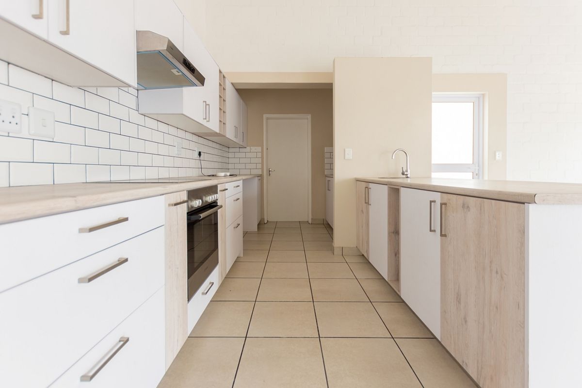 Charming 3-Bed Family Home — Move-In Ready with Under-Roof Braai & Double Garage - Photo 4