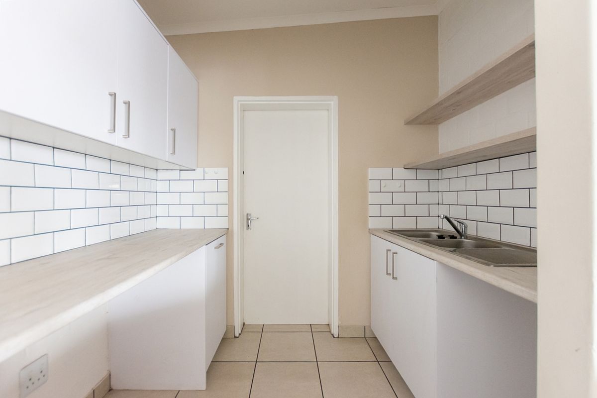 Charming 3-Bed Family Home — Move-In Ready with Under-Roof Braai & Double Garage - Photo 5