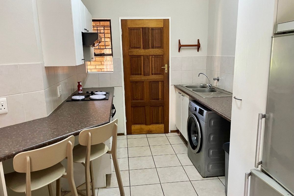 Lovely 2-Bedroom Unit in Roodekrans - Photo 3