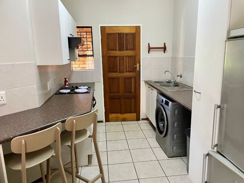 Lovely 2-Bedroom Unit in Roodekrans - Photo 3