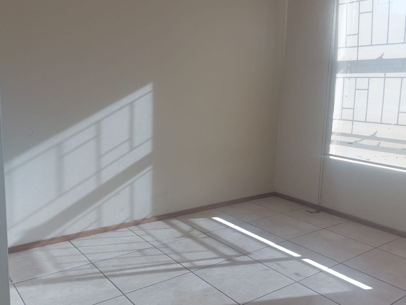 Lovely 2-Bedroom Unit in Roodekrans - Photo 6