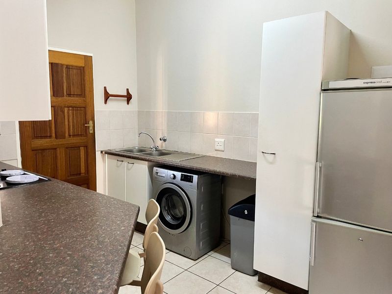 Lovely 2-Bedroom Unit in Roodekrans - Photo 4