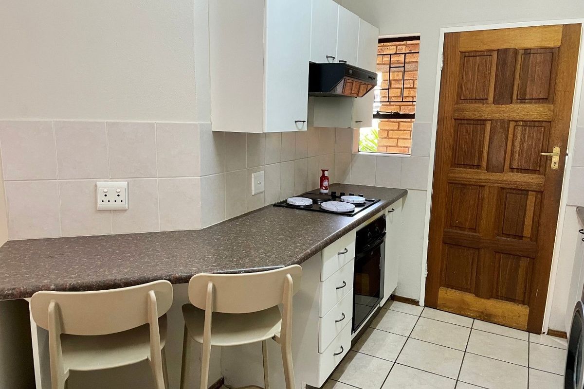 Lovely 2-Bedroom Unit in Roodekrans - Photo 5