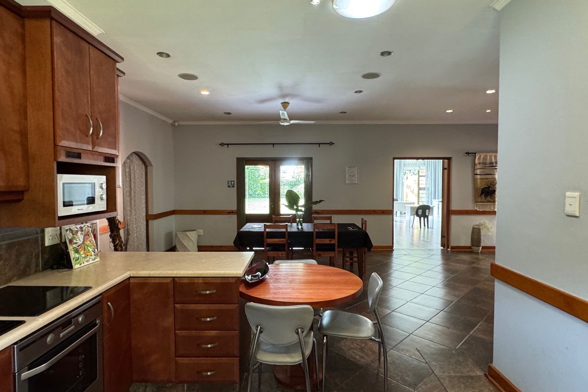 Spacious Three Bedroom Family Home with Granny Flat, Pool & Lovely Entertainment Features - Photo 4