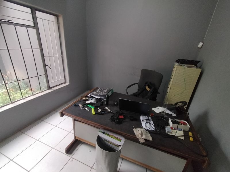 Commercial Opportunity with Excellent Income Potential in Pretoria North - Photo 6