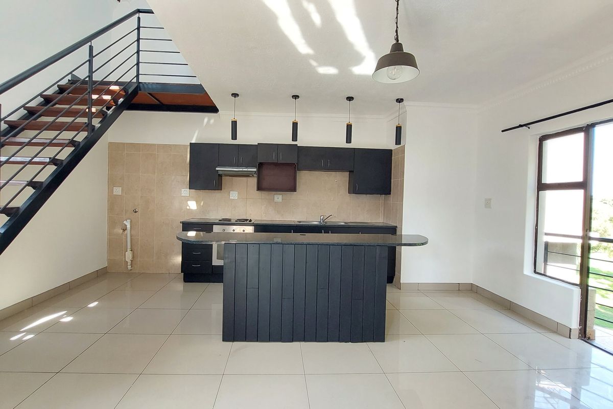 BIDDING TO START FROM R650 000!! Live, online auction! 1-bedroom PENTHOUSE in Zwartkop Golf Estate - Photo 2
