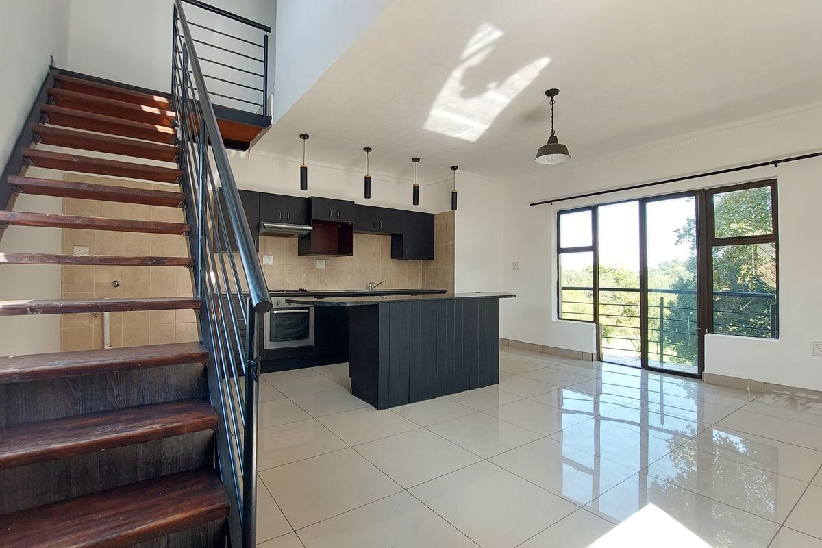 BIDDING TO START FROM R650 000!! Live, online auction! 1-bedroom PENTHOUSE in Zwartkop Golf Estate - Photo 3