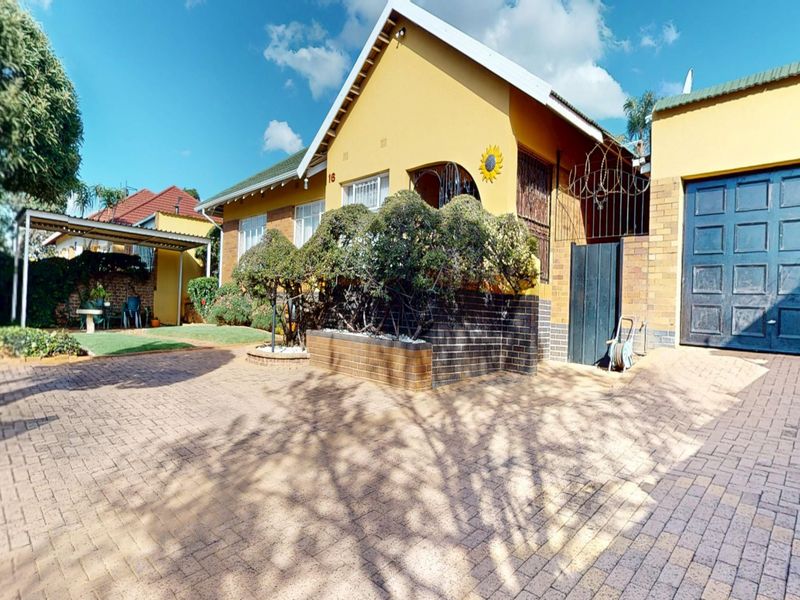 Starting to bid from R1,399,000! Non-Distressed Live Luxury Auction! - Photo 2