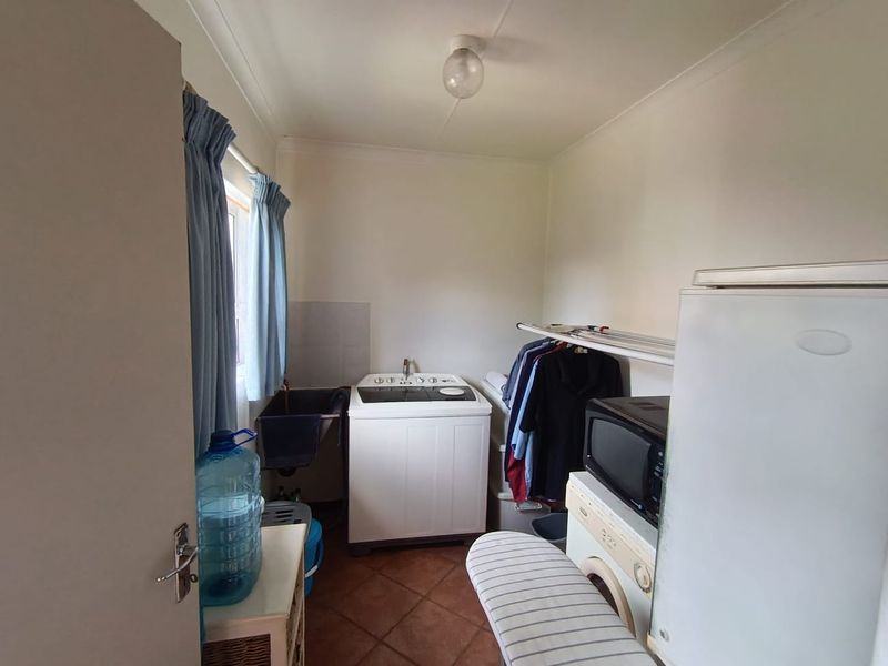 Charming, Neat Home – Perfect for Family Living or Downsizing - Photo 9