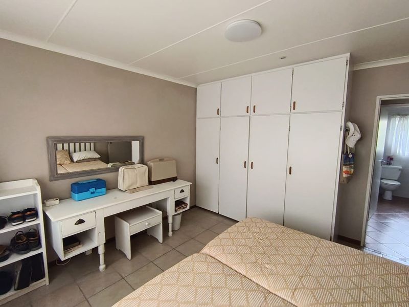 Charming, Neat Home – Perfect for Family Living or Downsizing - Photo 8