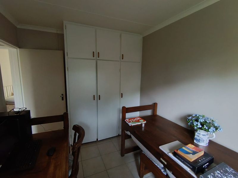 Charming, Neat Home – Perfect for Family Living or Downsizing - Photo 7