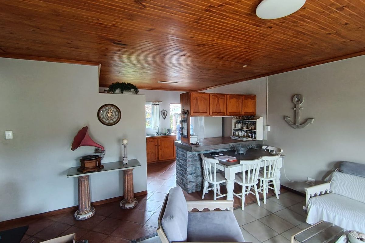 Charming, Neat Home – Perfect for Family Living or Downsizing - Photo 4