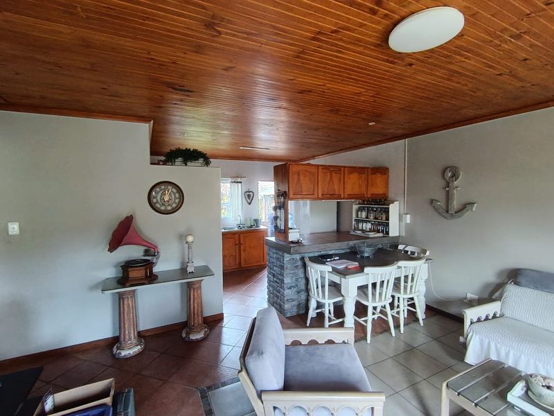 Charming, Neat Home – Perfect for Family Living or Downsizing - Photo 4