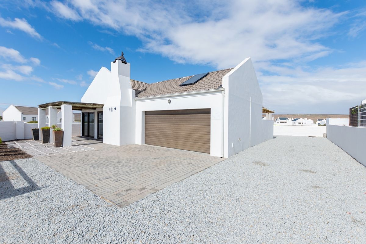 Charming 3-Bed Family Home in Britannia Bay — Secure and Spacious - Photo 3