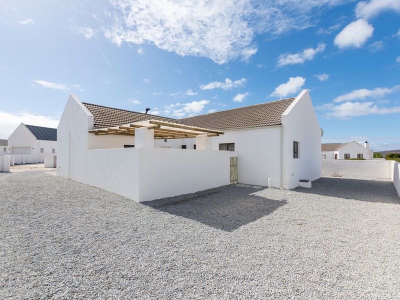 Charming 3-Bed Family Home in Britannia Bay — Secure and Spacious - Photo 5