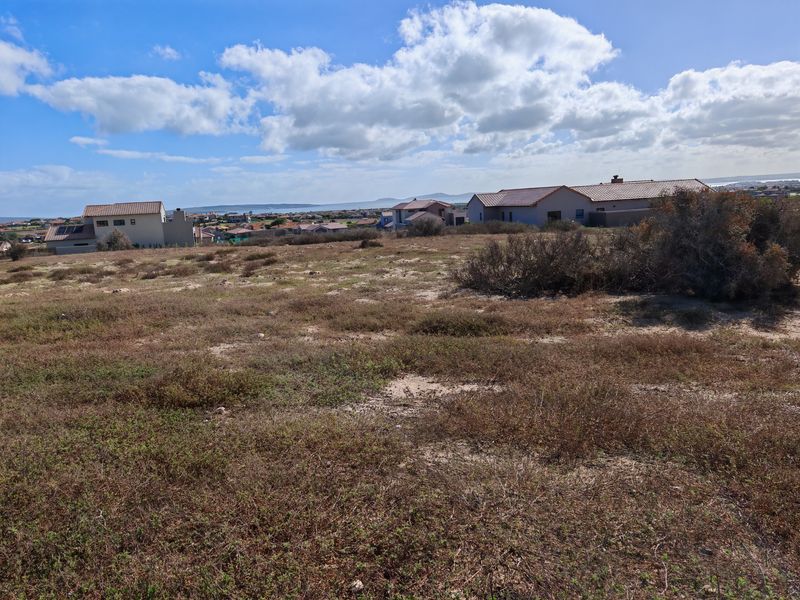 Elevated Greenbelt Living with Thoughtful Double-Storey Design - Photo 7