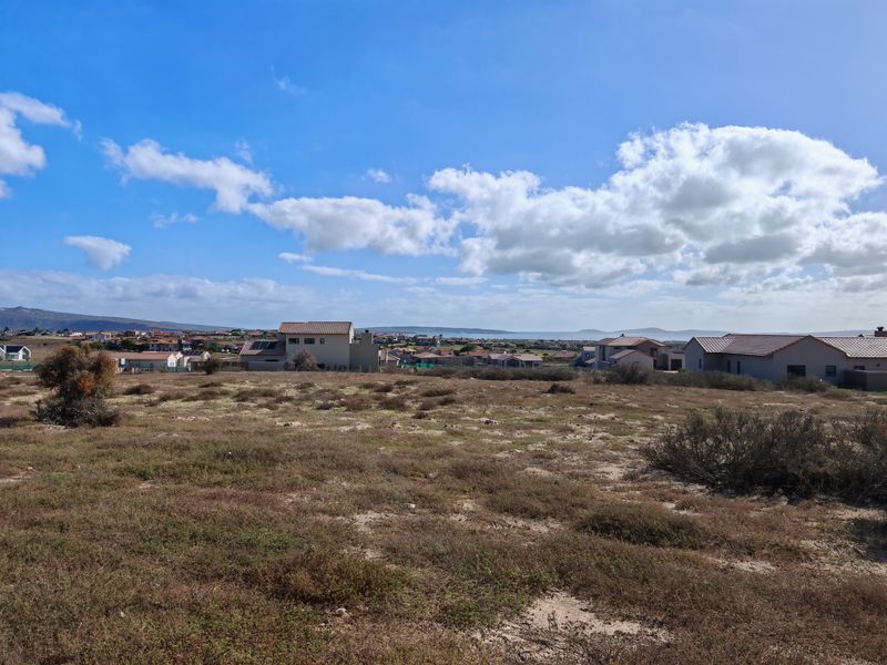 Elevated Greenbelt Living with Thoughtful Double-Storey Design - Photo 8