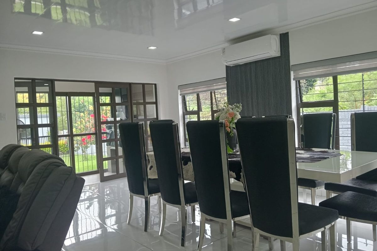 Elegant Upmarket Family Home with Mountain Views in Safari Gardens - Photo 5