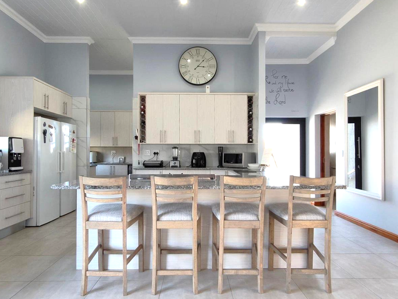 Refined Luxury Living in Outeniquasbosch Wildlife Village - Photo 4