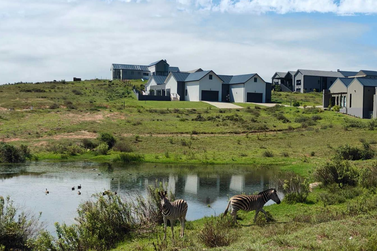 Refined Luxury Living in Outeniquasbosch Wildlife Village - Photo 2