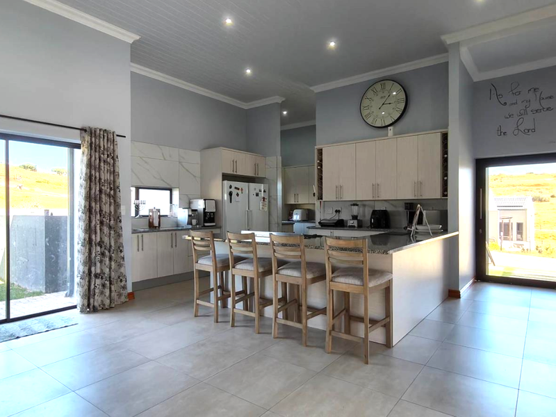 Refined Luxury Living in Outeniquasbosch Wildlife Village - Photo 3