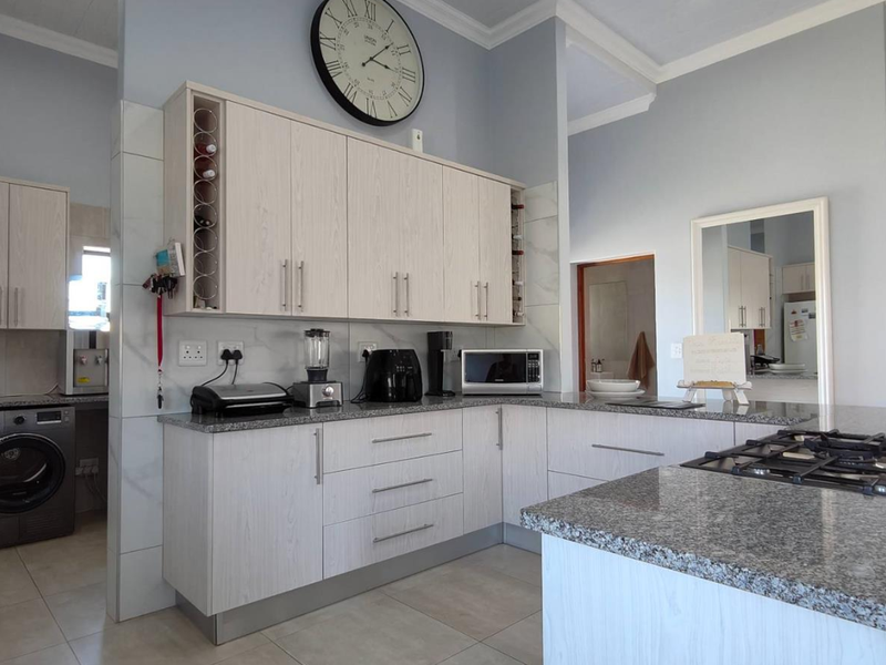 Refined Luxury Living in Outeniquasbosch Wildlife Village - Photo 5