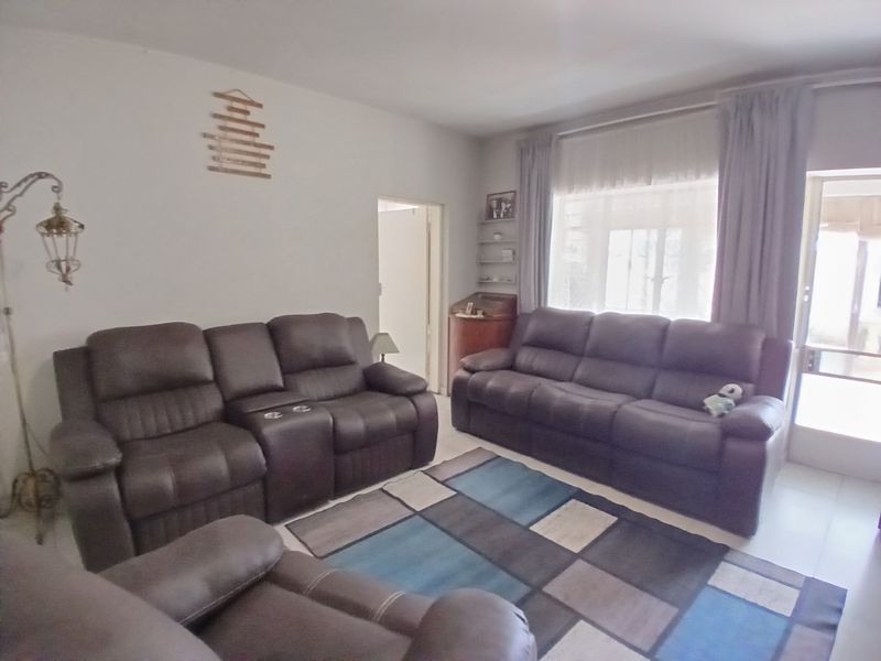 3 bedroom, ground floor apartment in the heart of Lambton - Photo 10