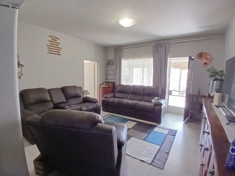 3 bedroom, ground floor apartment in the heart of Lambton - Photo 9