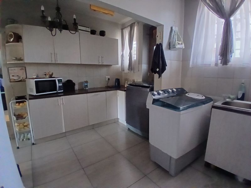 3 bedroom, ground floor apartment in the heart of Lambton - Photo 5