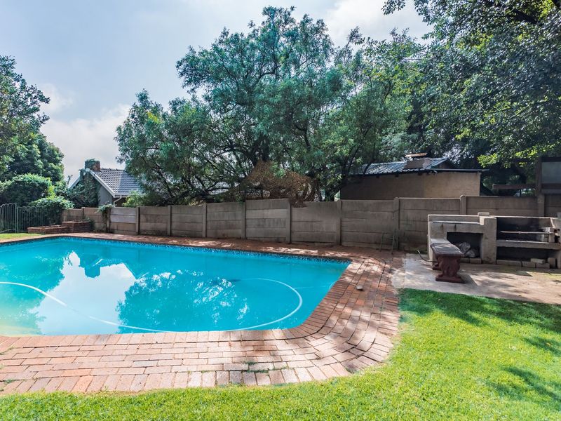 1486 sq.m  Stand, Granny Flat, Pool, Plentiful Parking - Photo 2