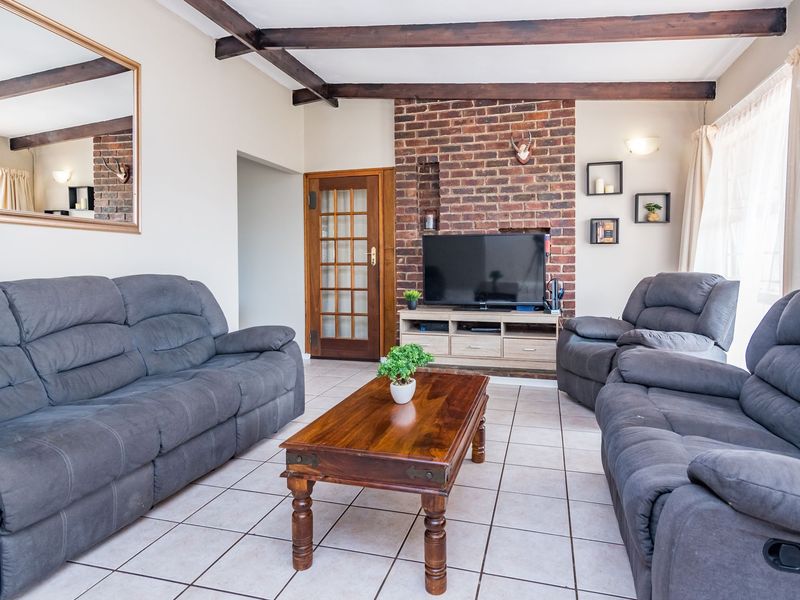 1486 sq.m  Stand, Granny Flat, Pool, Plentiful Parking - Photo 3