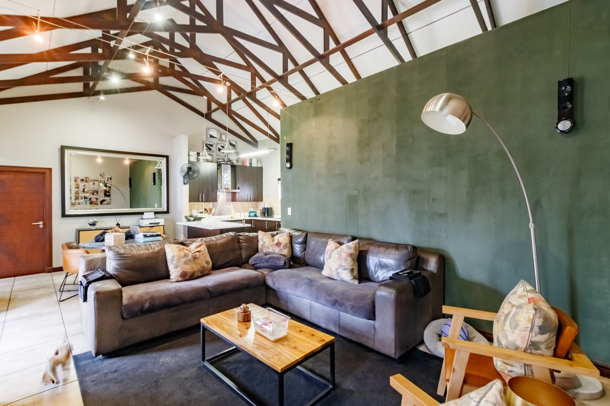 Sophisticated Single-Level Sanctuary - Photo 5