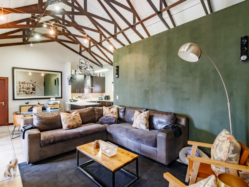 Sophisticated Single-Level Sanctuary - Photo 5