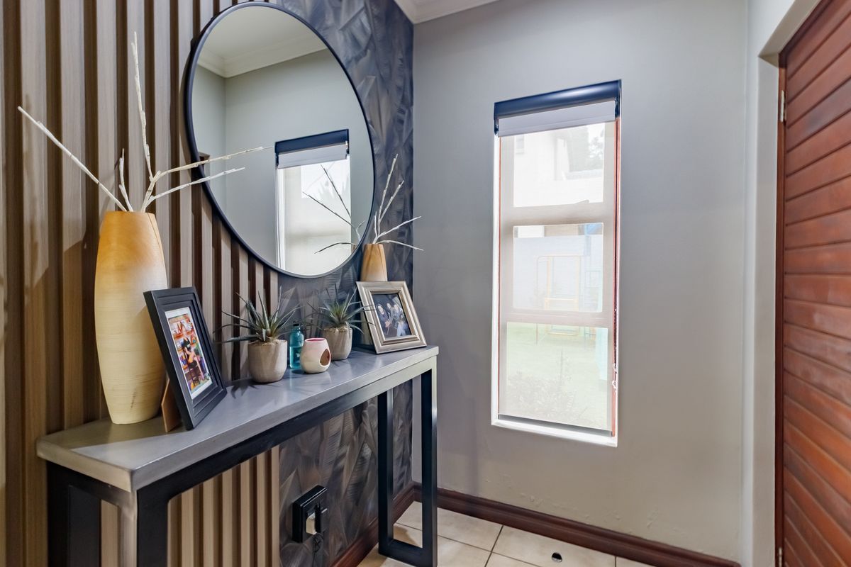 Sophisticated Single-Level Sanctuary - Photo 2