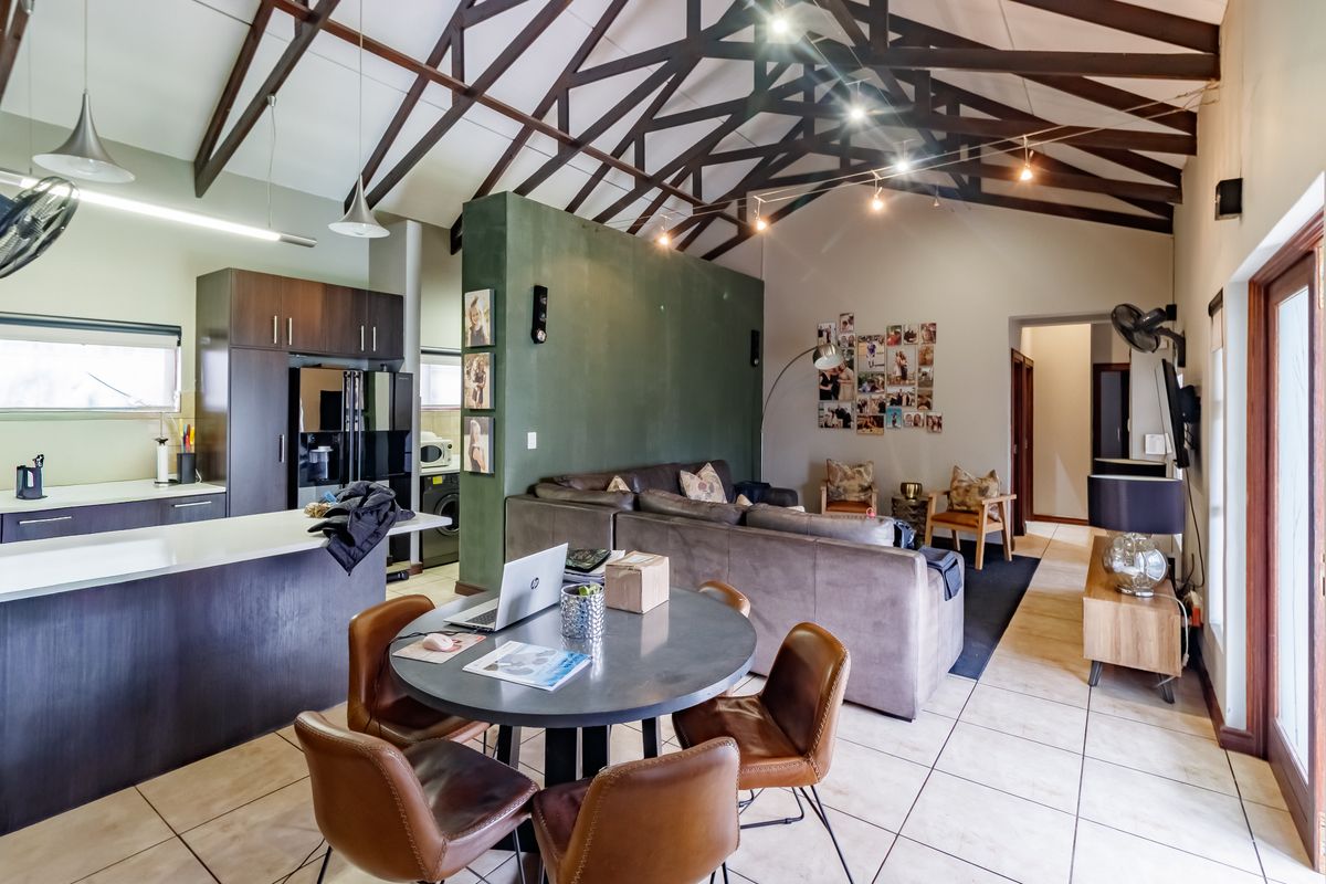Sophisticated Single-Level Sanctuary - Photo 3
