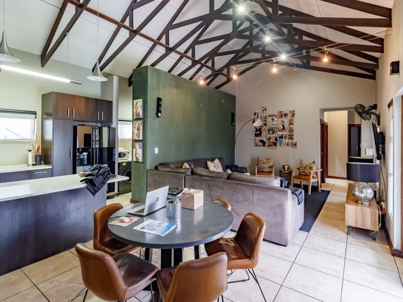 Sophisticated Single-Level Sanctuary - Photo 3