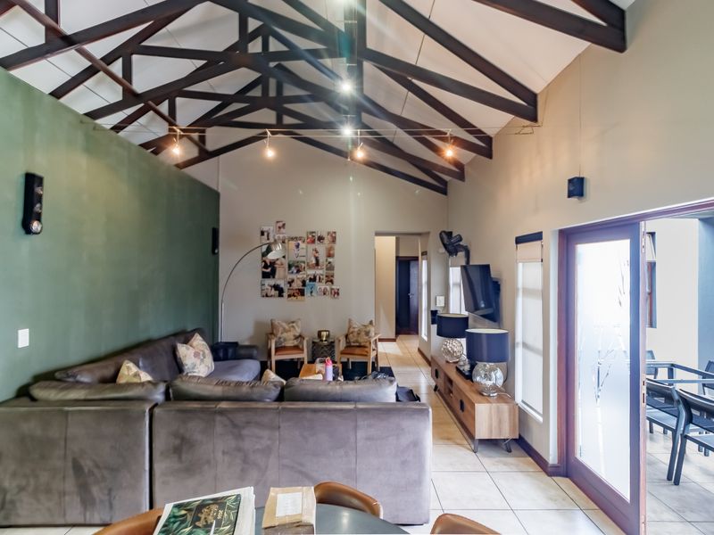 Sophisticated Single-Level Sanctuary - Photo 4